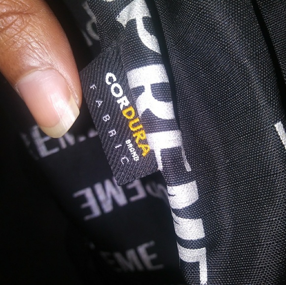 100% authentic supreme bag 7/10 conditions very ni - Picture 3 of 8